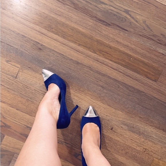 Pointed toe pumps size 7 - Picture 4 of 5